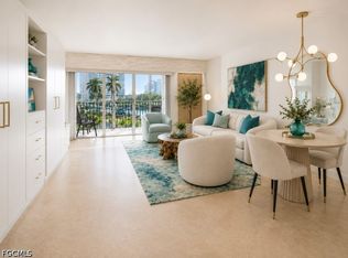 1 Bluebill Ave APT 302, Naples, FL 34108