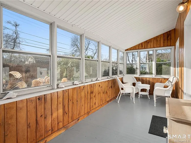 121 Shore Rd — Photo 24