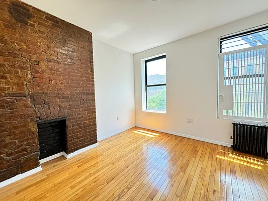 Rented by KNOCKKNOCK LLC | media 10