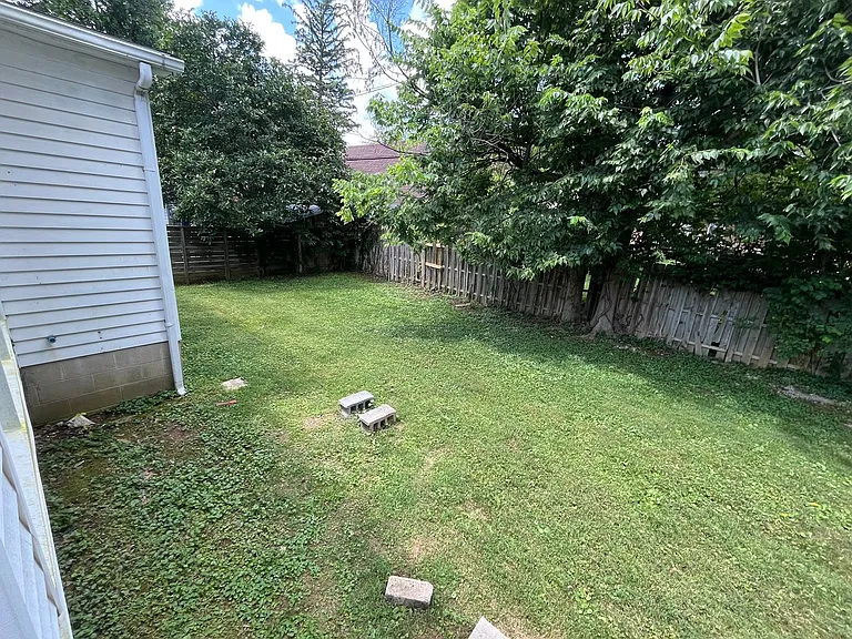 1005 E Wylie St — Photo 27