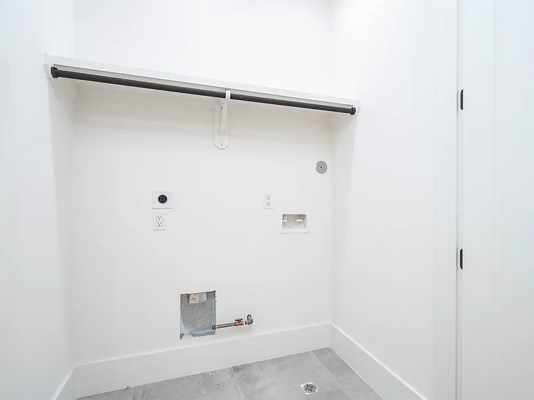319 N Nagle St — Photo 30