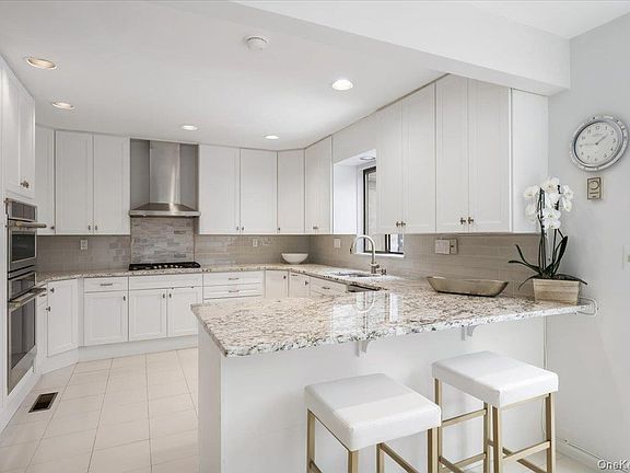 3rd image of 2 Brookridge Road