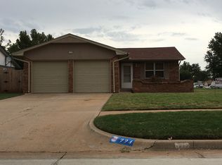 224 S Silver Dr, Mustang, OK 73064