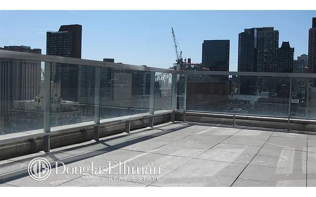 Sold by Douglas Elliman | media 24