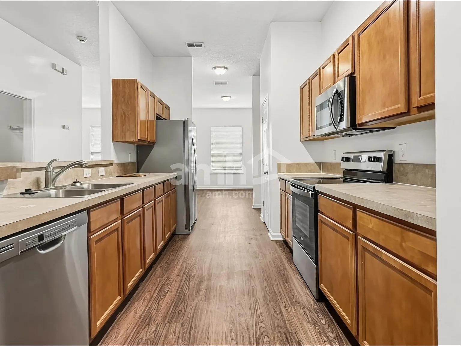 4 bed, 2.0 bath, 2048 sqft, $2,155 — Photo 3