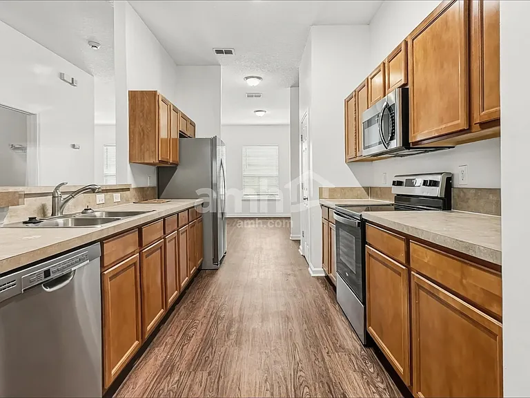 10008 Lancashire Dr — Photo 3