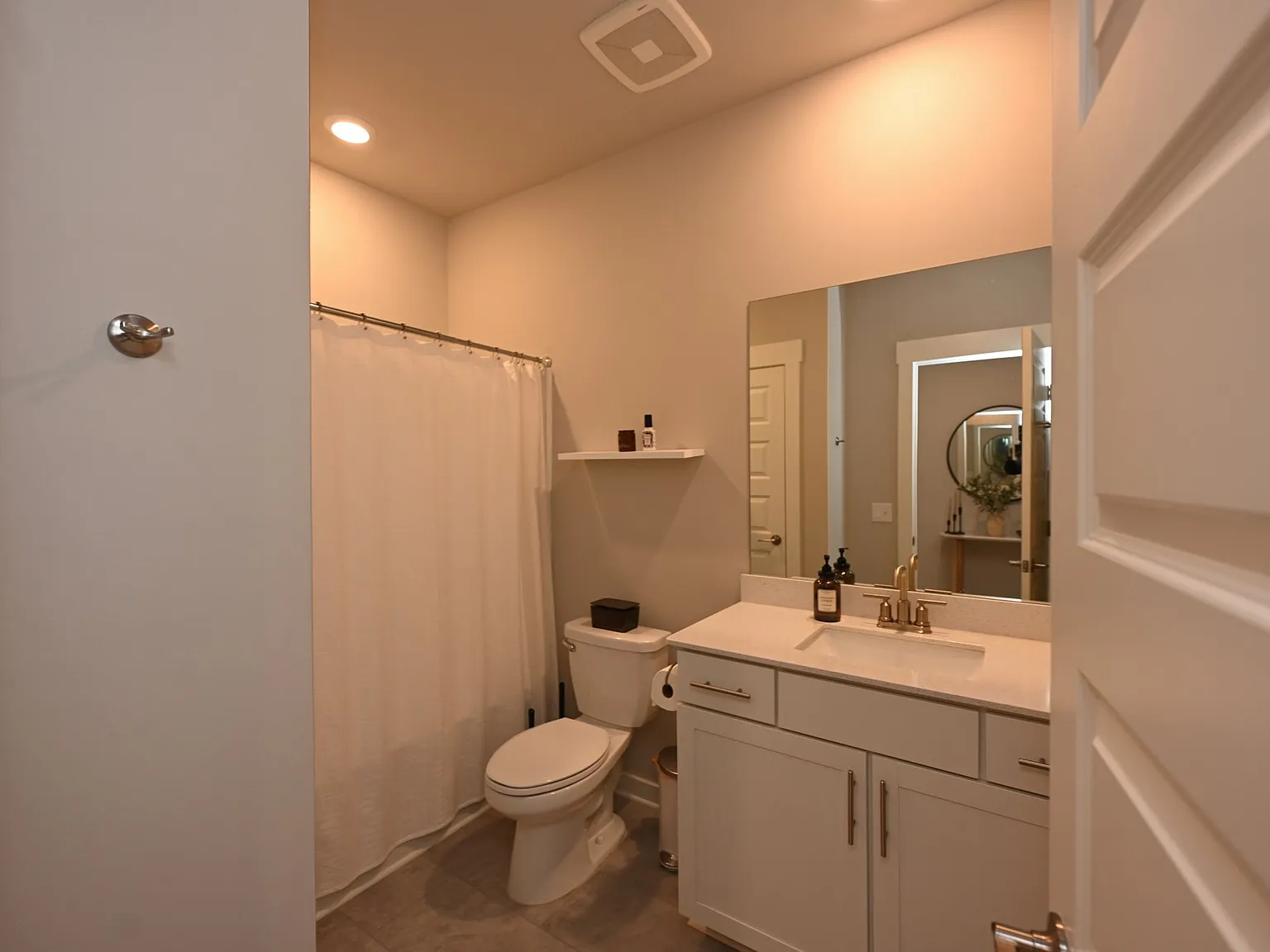 2 bed, 2046 sqft, $2,600 — Photo 4