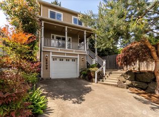 8909 Linden Ave N, Seattle, WA 98103