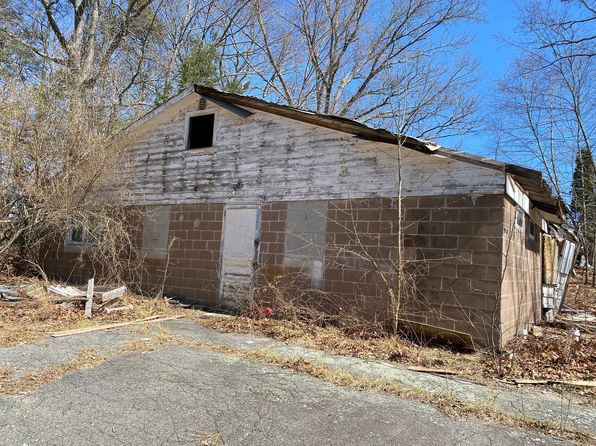 828 Vauxhall Street Ext, Waterford, CT 06385
