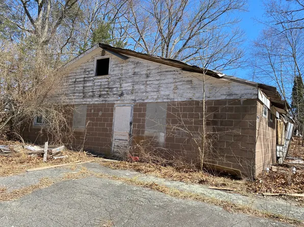 828 Vauxhall Street Extension, Waterford, CT 06375