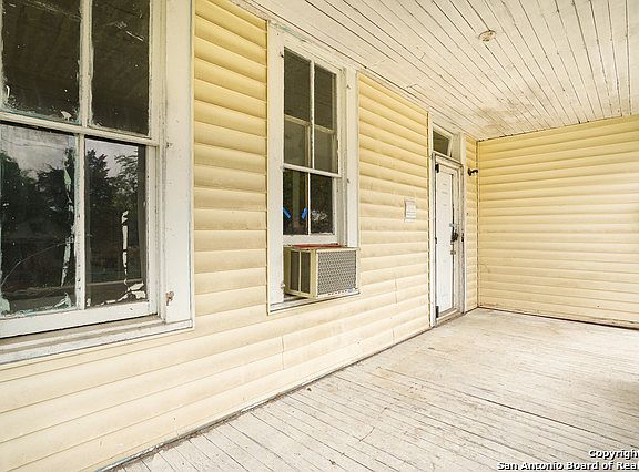5th image of 419 Mason St