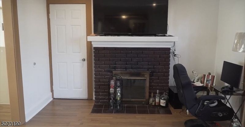 2nd image of 132-134 Montrose St #1