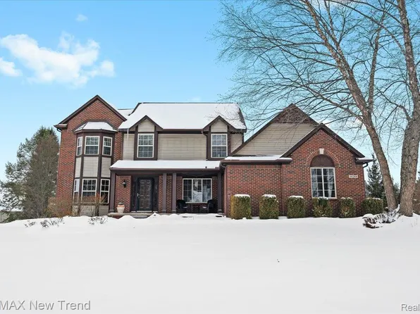 10288 Brunswick Dr, South Lyon, MI 48178