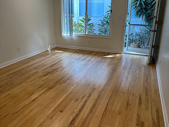4th image of 928 10th St APT 7