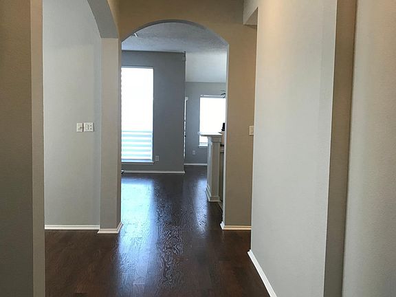 3rd image of 8410 Stoneview Dr