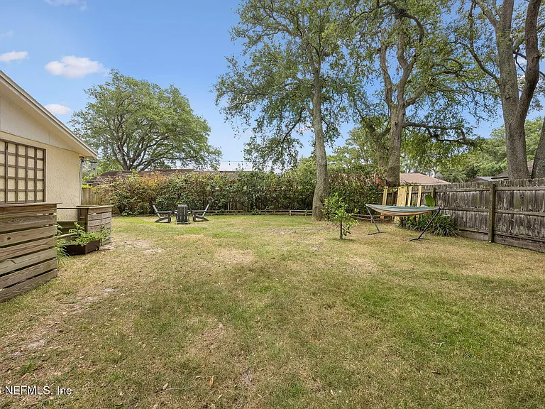 2638 Stern Dr N — Photo 24