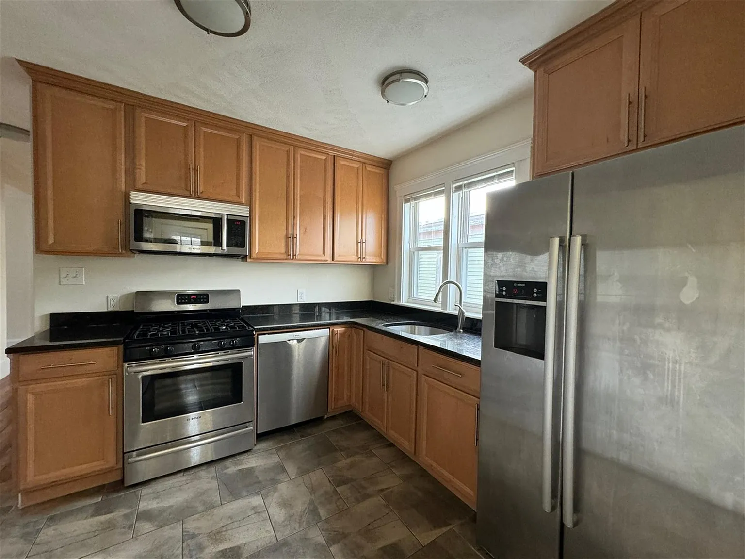 3 bed, $3,600 — Photo 3