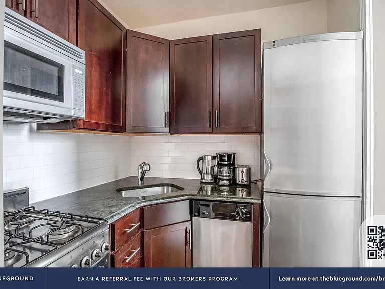 535 Hudson St #2D — Photo 4