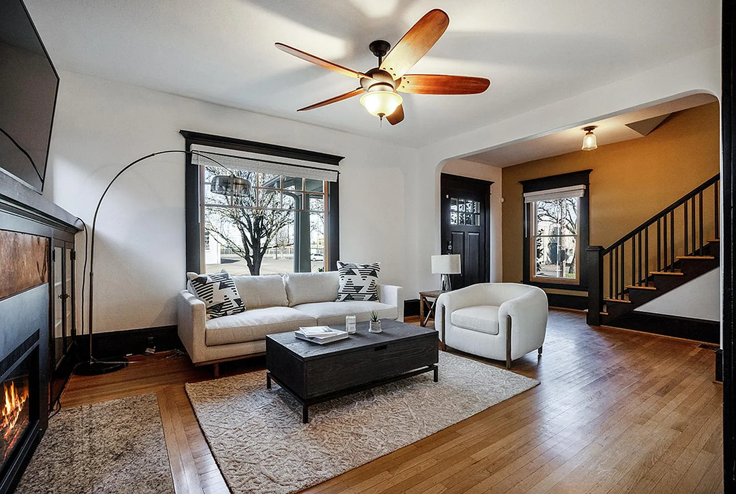 Stunningly updated Westmoreland home by Reed College — Photo 1