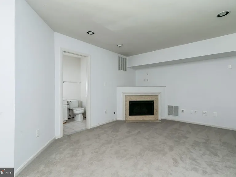 11519 Waterhaven Ct — Photo 4