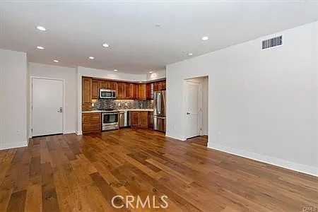 2 bed, 1060 sqft, $4,000 — Photo 3
