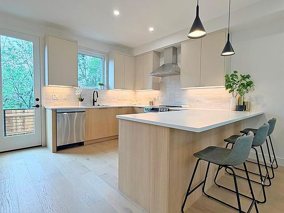 5th image of 1259 N Stuart Street #5