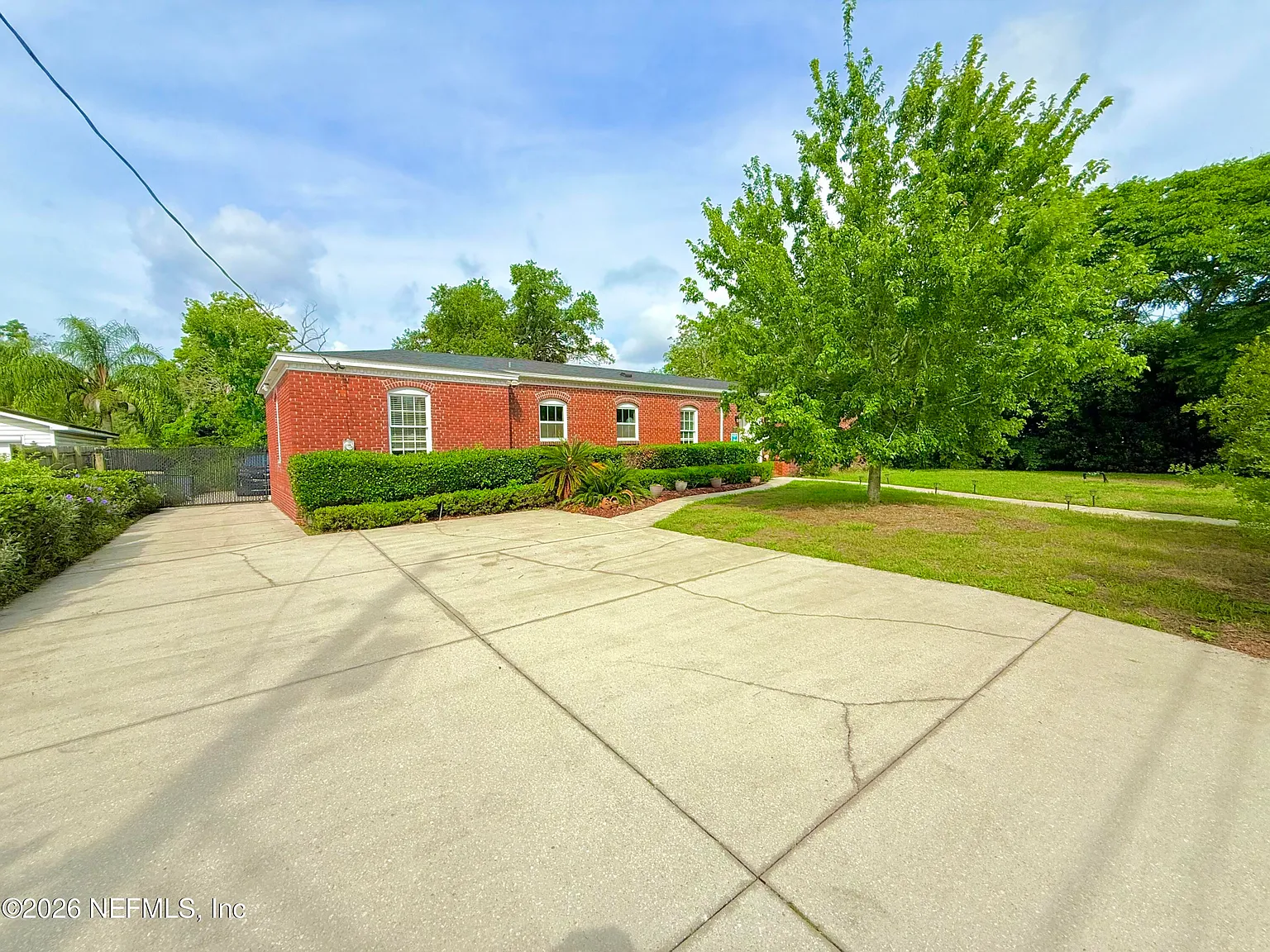 4 bed, 2.0 bath, 3091 sqft, $3,675 — Photo 2