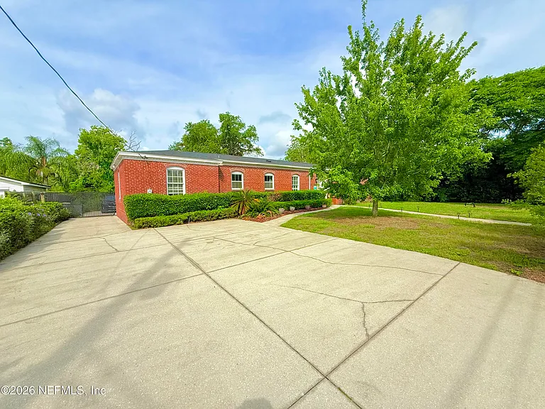 2512 Hendricks Ave — Photo 2
