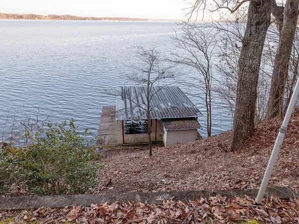 544 Lakeshore Dr N, Muscle Shoals, AL 35661