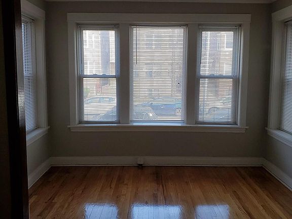 3rd image of 4852 N Rockwell St #1