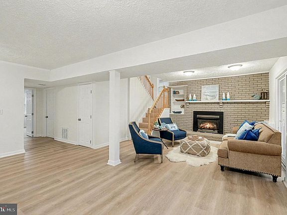 4th image of 305 Green St