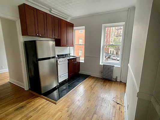 1st image of 39 Christopher St APT 1C