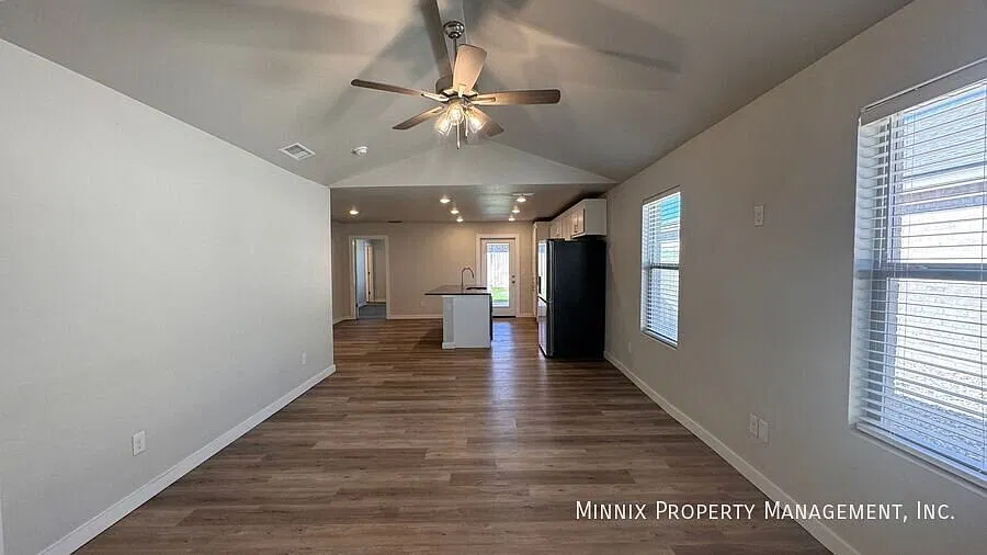 3 bedroom, 2 bathroom Fro Rent Lubbock | 7704 Elm Ave. | Pet Friendly — Photo 3