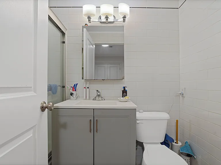 132 De Graw St #1 — Photo 11