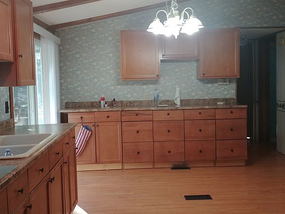 Eat in kitchen