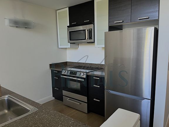 3rd image of 7 Hallam St APT 2C