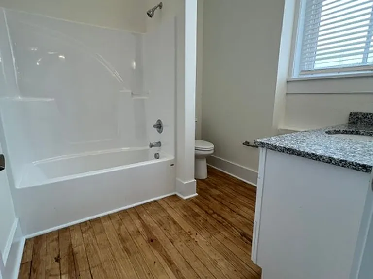 114 Nassau Pl — Photo 8