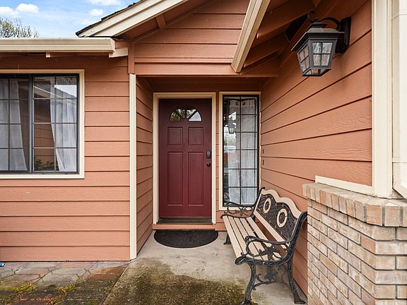 5th image of 2360 Temple Dr