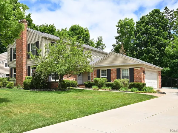 31310 Foxboro Way, Beverly Hills, MI 48025