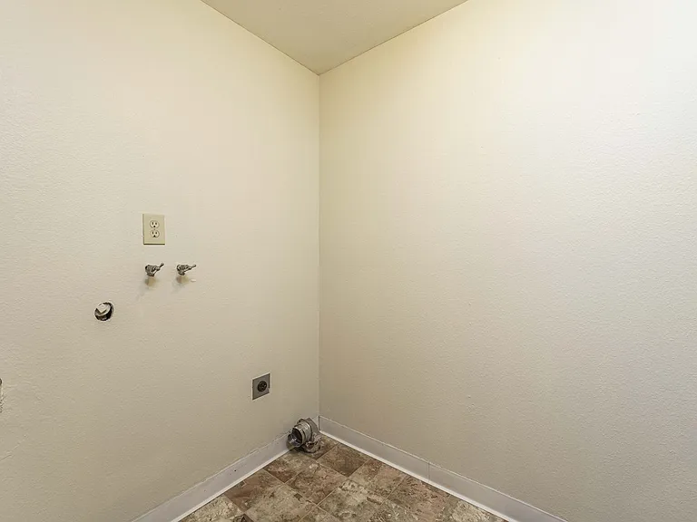 4918 Plomondon St — Photo 14
