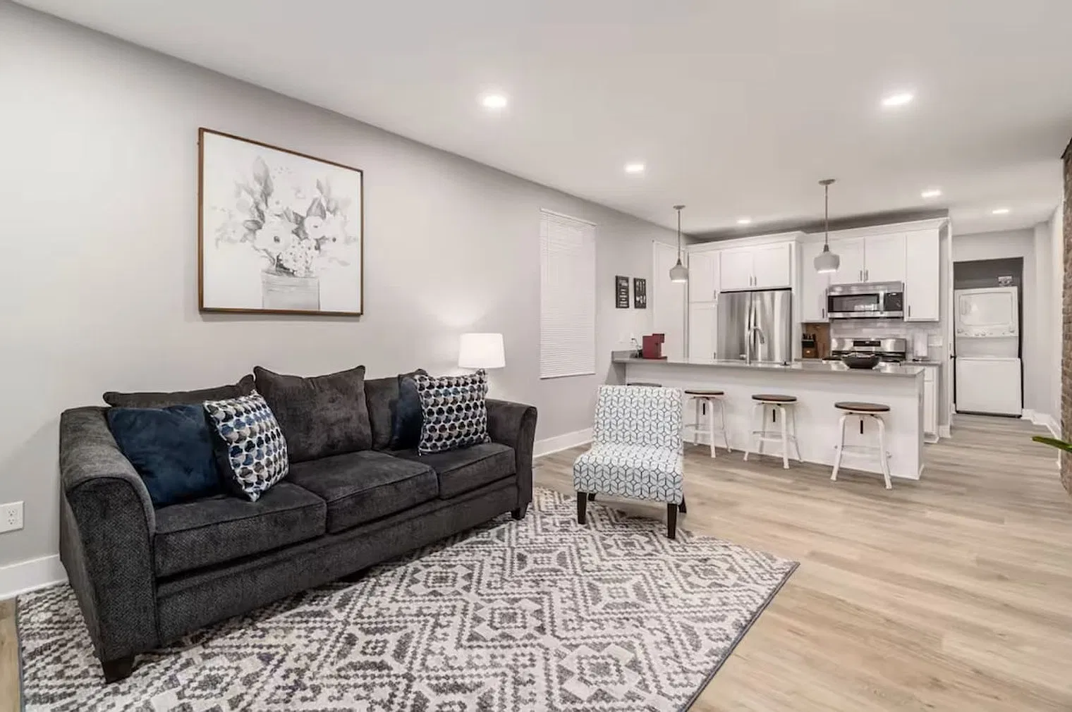 3 bed, 2.0 bath, $5,674 — Photo 2
