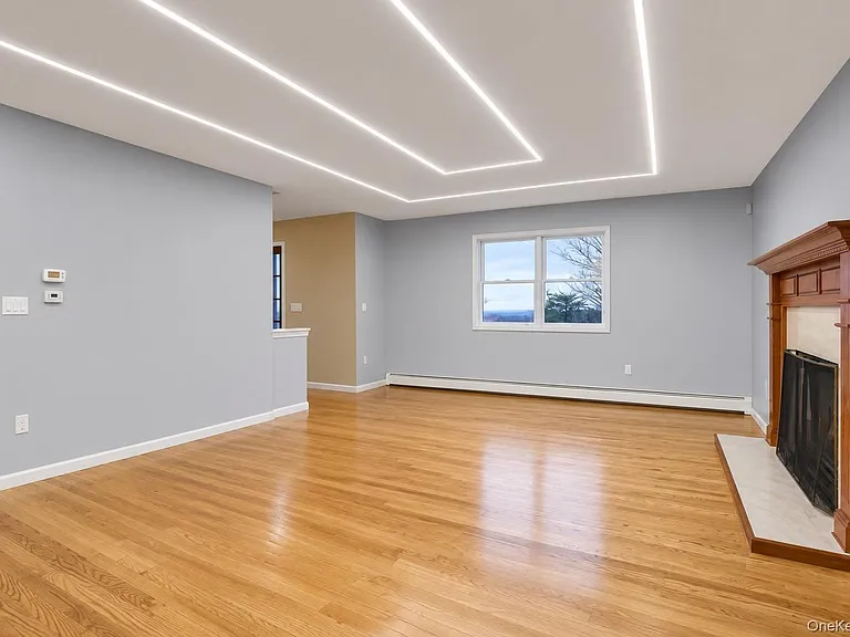 25 Round Hill Rd — Photo 18