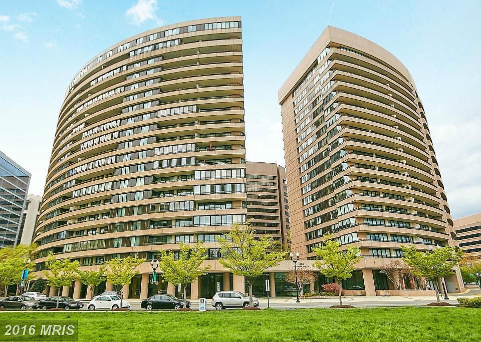 1st image of 1300 Crystal Dr APT 1605