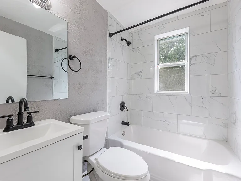 2601 Fairview Ave — Photo 2