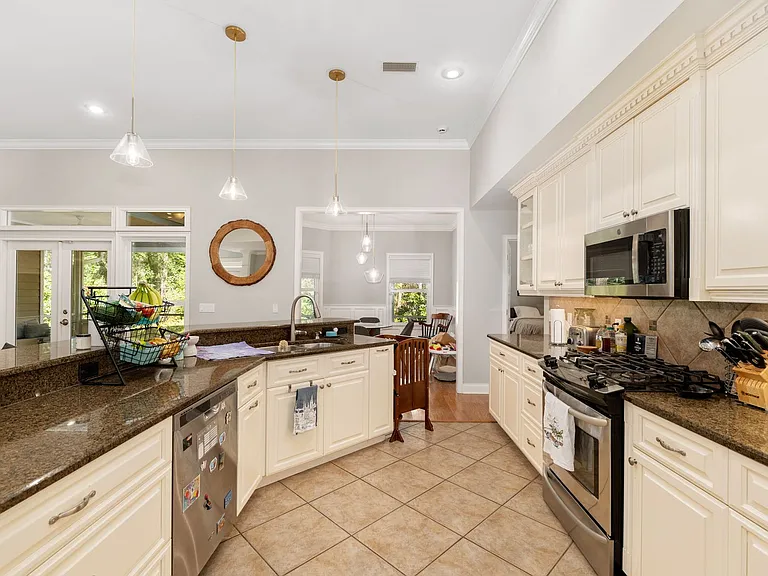 3773 SW 21st Dr — Photo 30