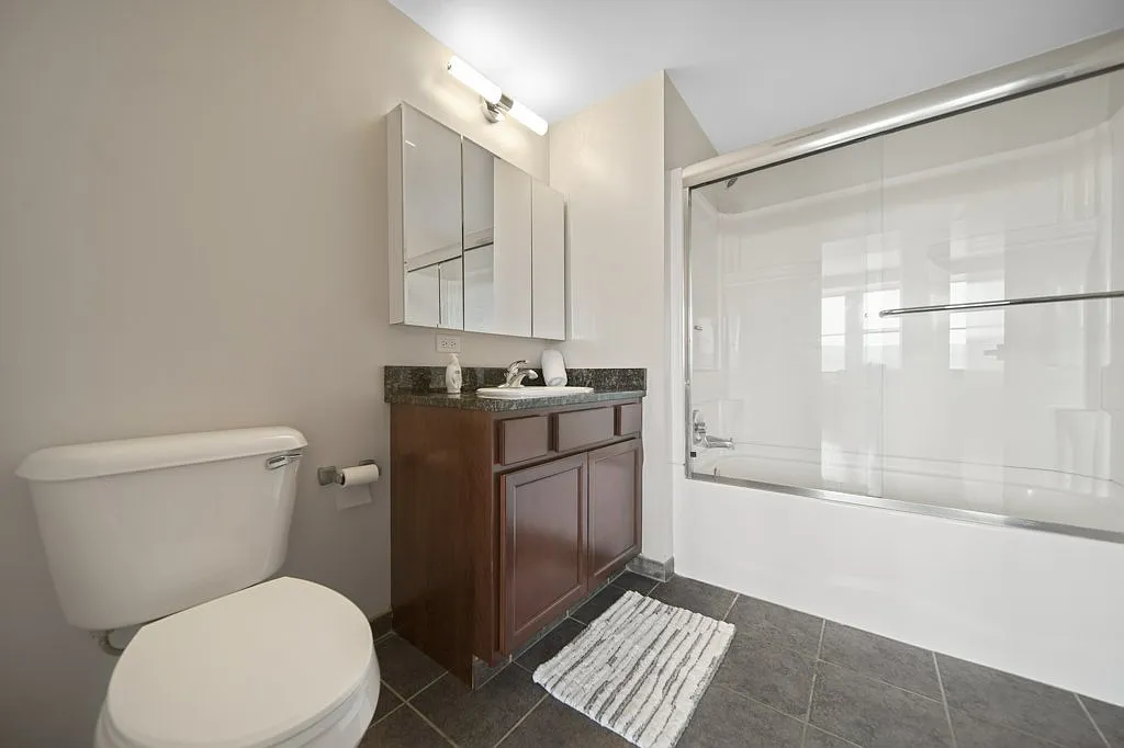 4 bed, 1275 sqft, $1,395 — Photo 1