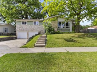 1913 W Edgerton Ave, Milwaukee, WI 53221