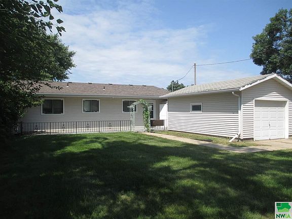 2nd image of 126 5th Ave NW