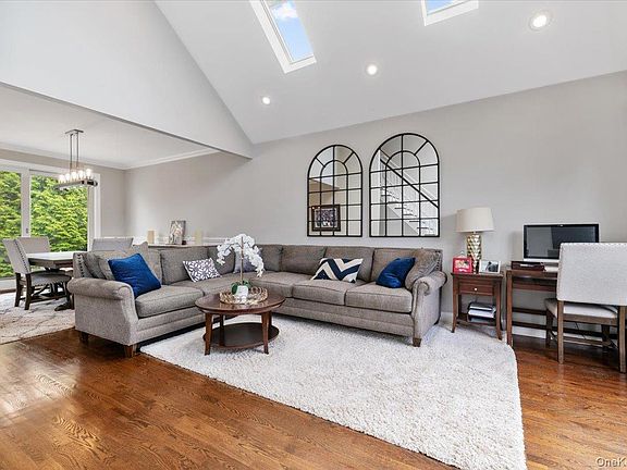4th image of 144 Cranberry Court