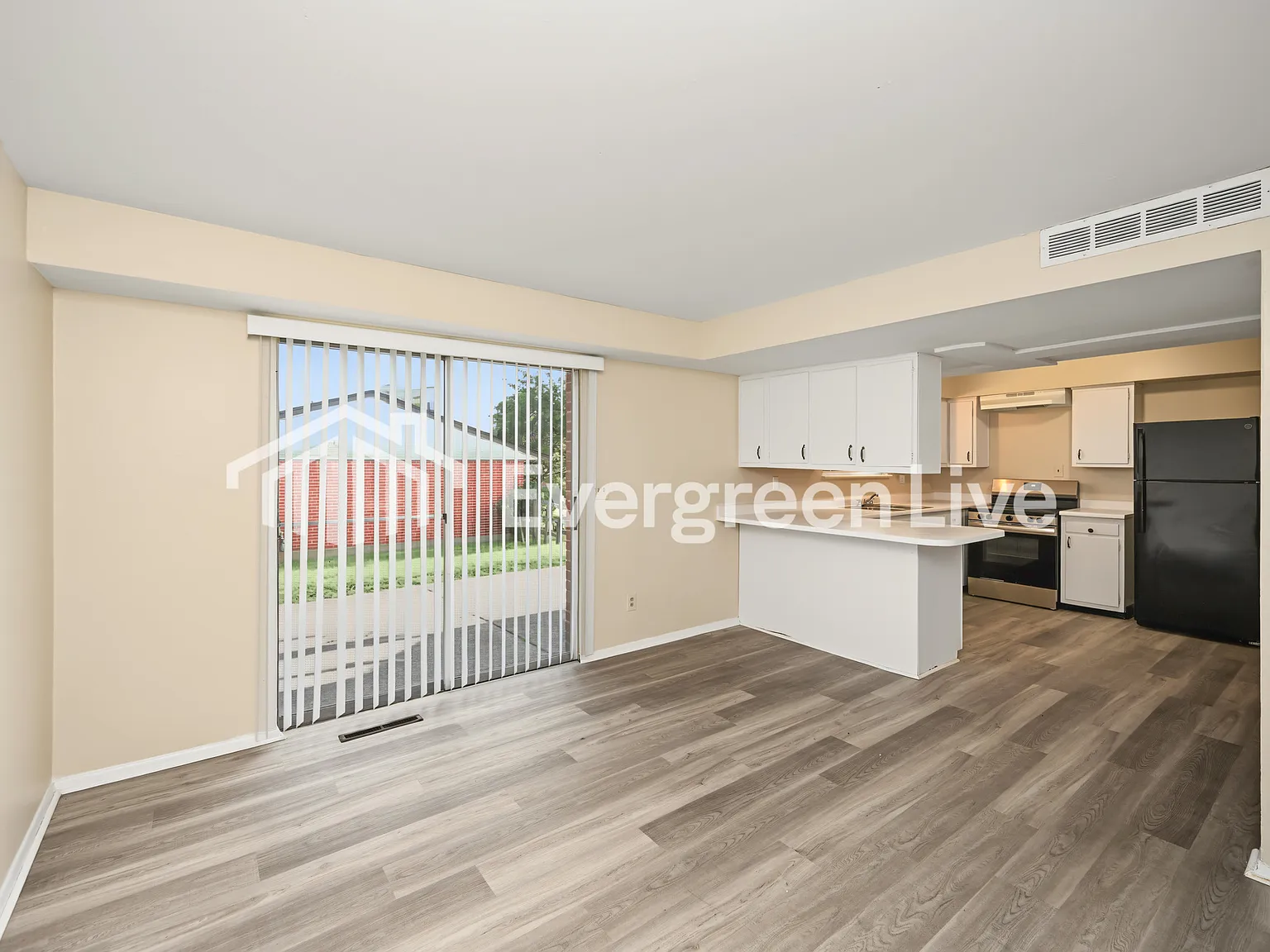 4 bed, 2.0 bath, 2030 sqft, $2,095 — Photo 4